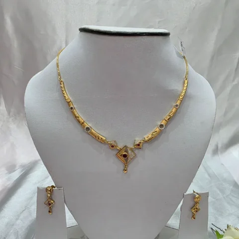 Exquisite Gold Toned Necklace Set
